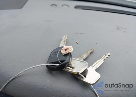 2004 Toyota Camry Le из США, поврежденный, VIN 4T1BE32K94U852481